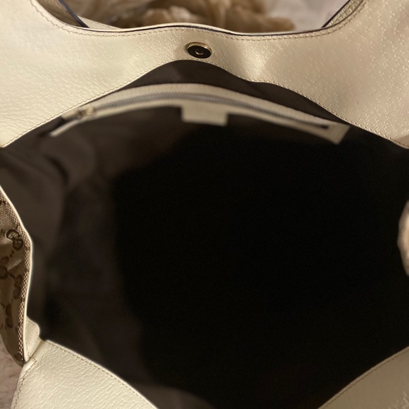 GUCCI Signature Monogrammed GG Hobo Shoulder Bag - Picture 7 of 9